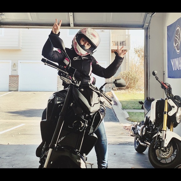 π Meet your Posher! π - Picture 3 of 7